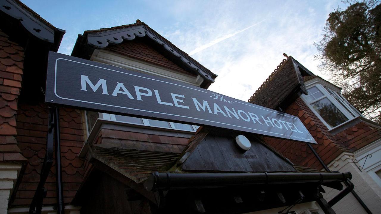 The Maple Manor Hotel And Guest Holiday Parking Crawley  Zewnętrze zdjęcie