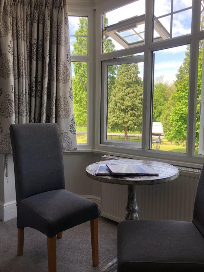 The Maple Manor Hotel Crawley  Zewnętrze zdjęcie