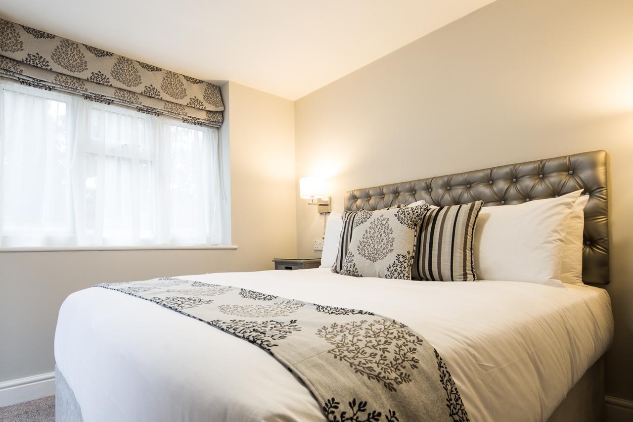 The Maple Manor Hotel Crawley  Zewnętrze zdjęcie